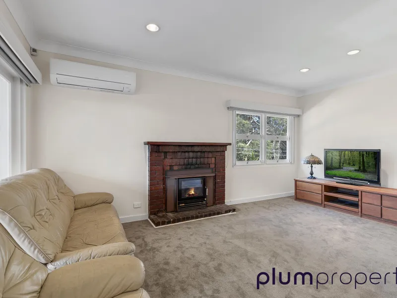 Furnished home in sought-after neighbourhood!