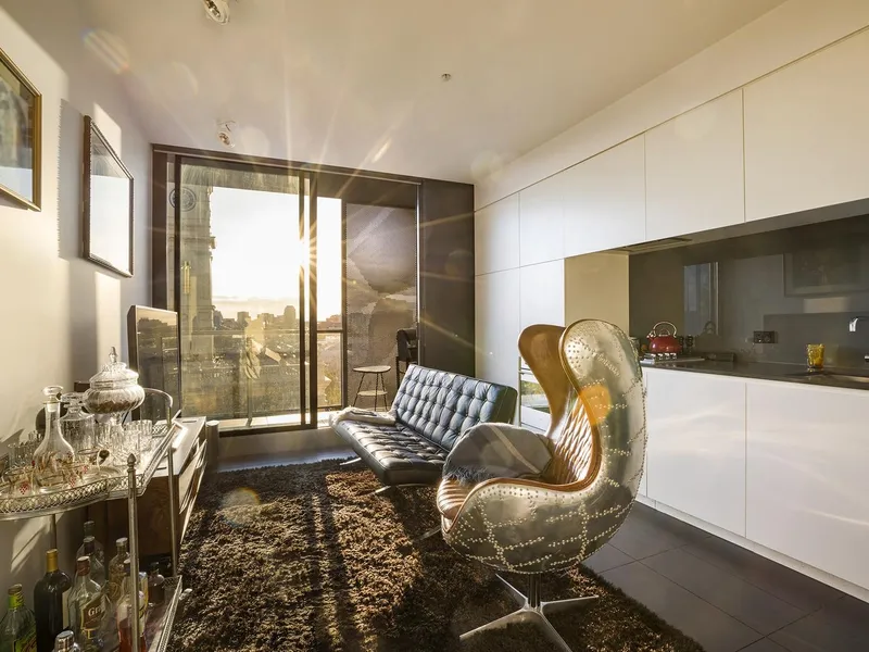 Light Filled Modern Apartment!