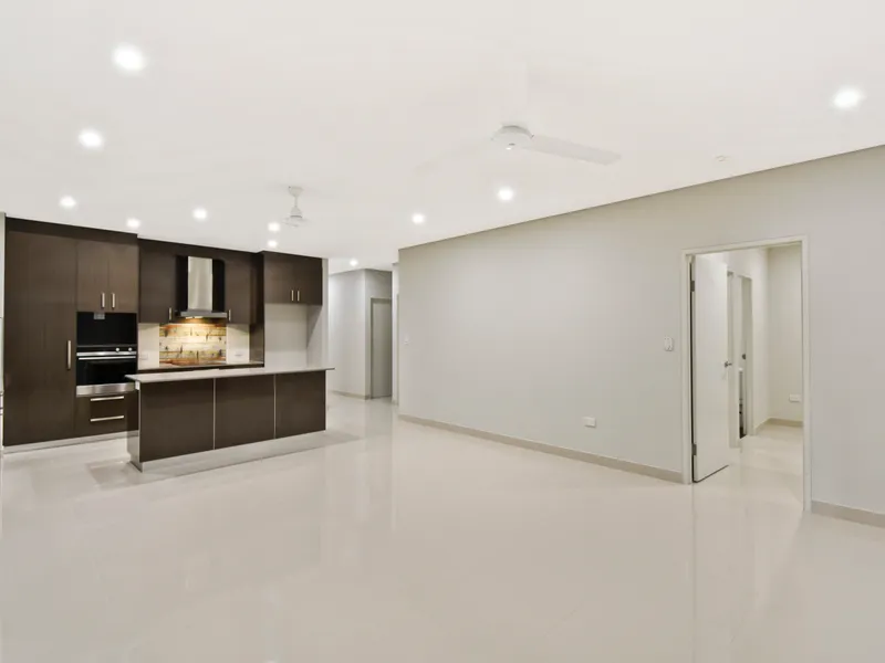 Stunning Modern 3 Bedroom, 2 Bathroom Home with Low Maintenance Garden