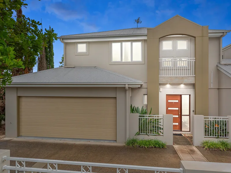 4/236 Queen Street, Southport