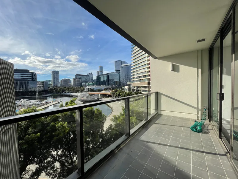 Yarra’s Edge luxury style one-bedroom apartment for lease-Fully furnished option available