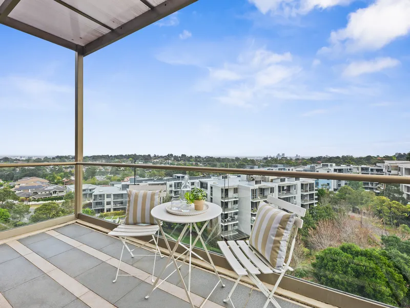 Tranquil refined apartment with spectacular district views