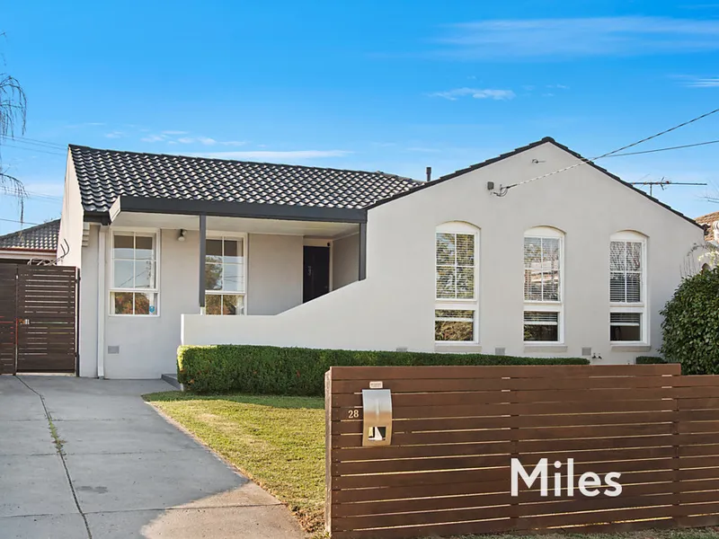 MODERN GEM IN MACLEOD!