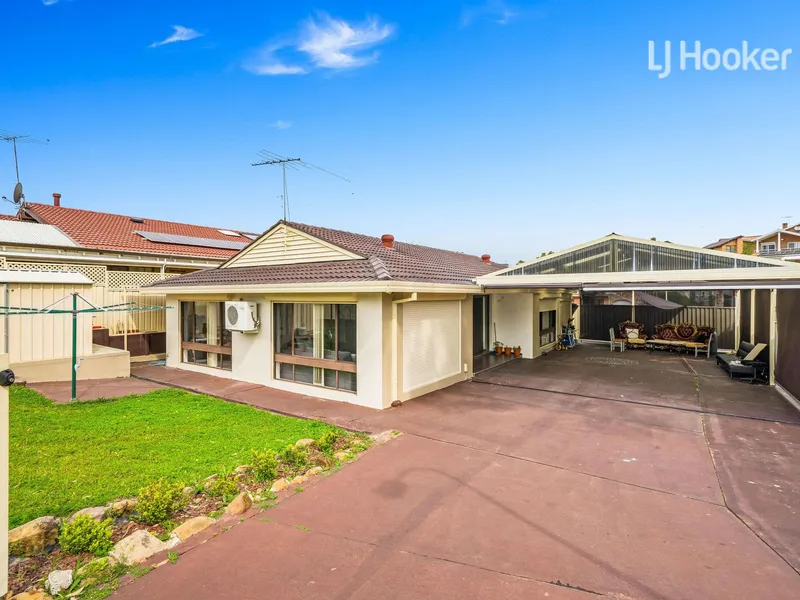 EXCELLENT CONDITION 4 BEDROOM HOUSE with LOCKED GATE