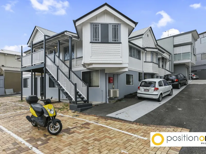 Spacious Furnished Room with Own Private Bathroom to Rent Includes Electricity, Wi Fi and Water – Bustop at Front Door.