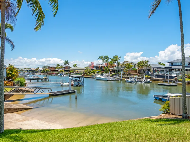 WATERFRONT - SPACIOUS FAMILY HOME IN DESIRABLE LOCATION