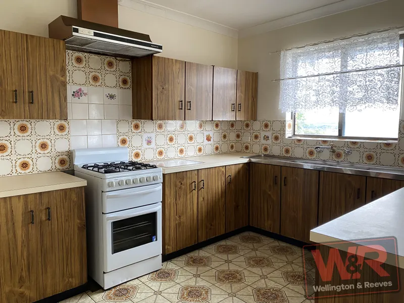 3 bedroom unit in a central location