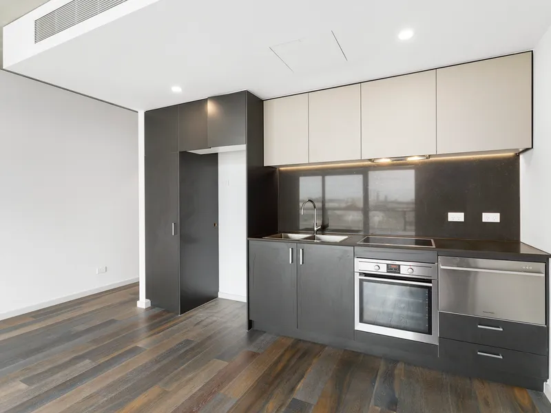 ONE WEEK RENT FREE - Modern Luxury One Bedroom Apartment!