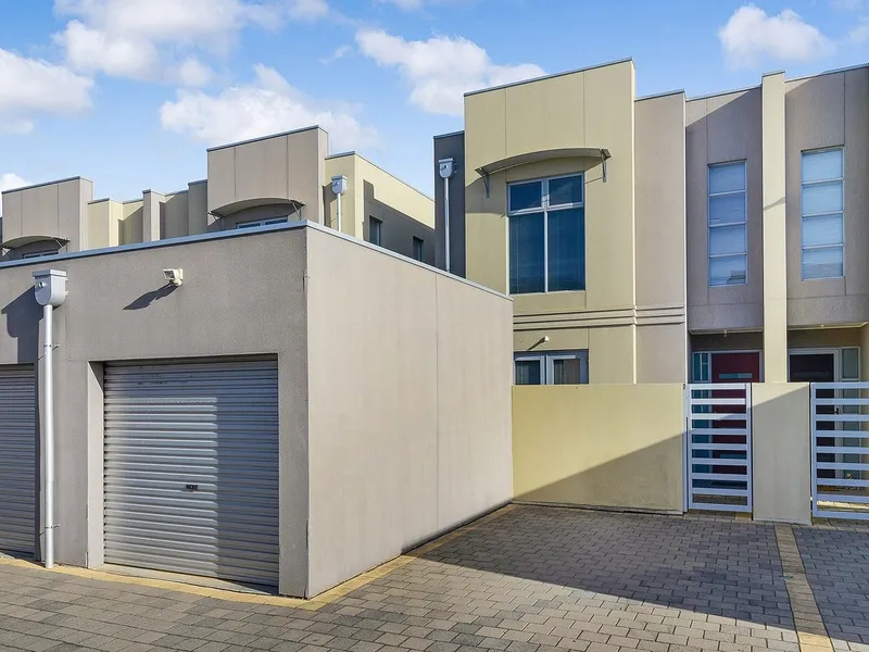 Spacious Townhouse in Secure Complex