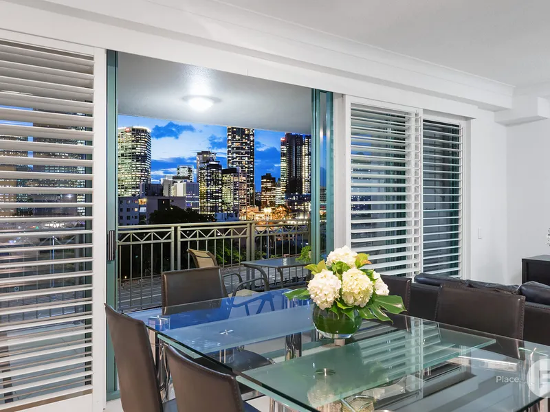 Resort river lifestyle and spectacular city views