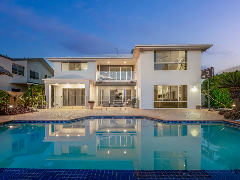 EXCLUSIVE 5 BEDROOMS WATERFRONT HOME!