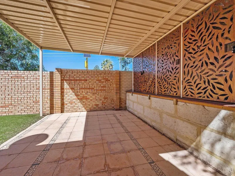 Newly Renovated 3 Bedroom End Villa - Abbett Park Precinct