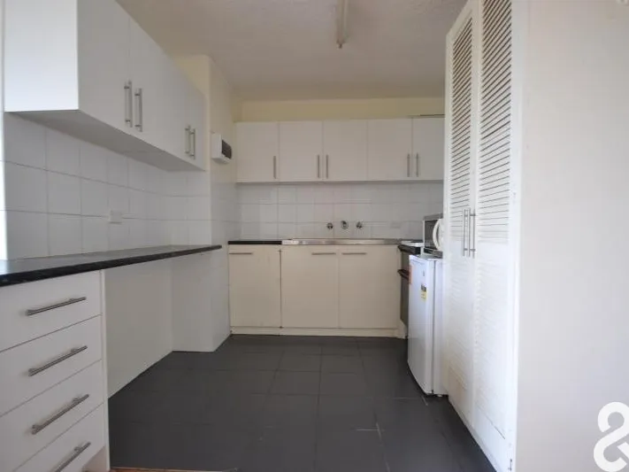 LIGHT FILLED STUDIO APARTMENT