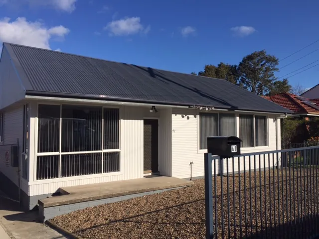 STUDENT HOUSE OPPOSITE UNI!