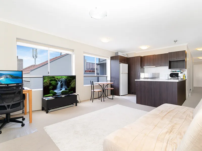 Spacious entry level unit in the heart of Taringa