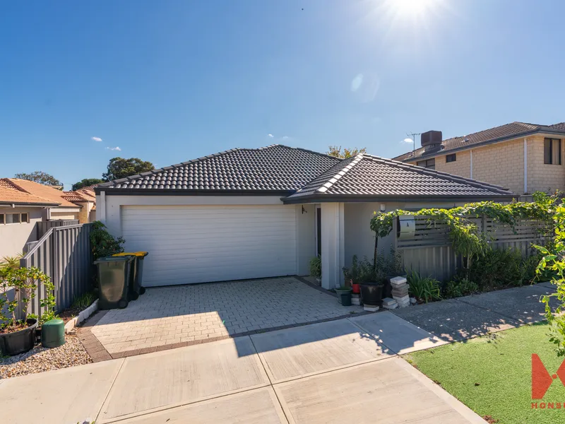 GREAT STARTER or INVESTMENT! MODERN VILLA NEAR PARKLAND