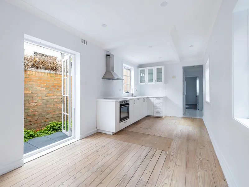 Classic cottage / top-end of Paddo near Woollahra Village