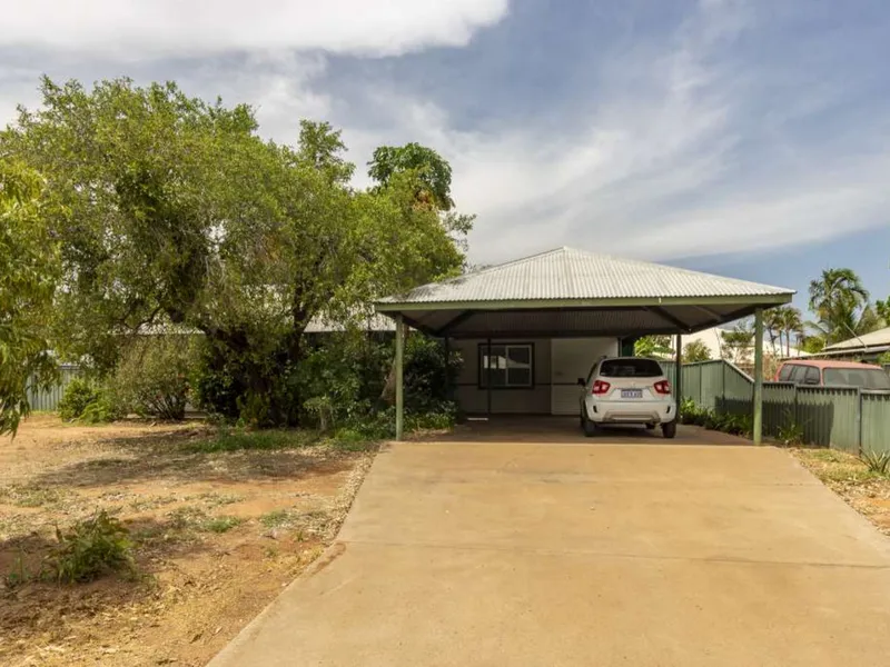 Lakeside 4 x 2 on 857m2!