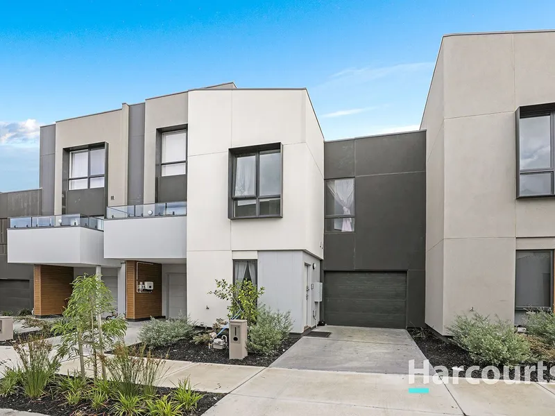 Stylish Modern and Charming Town Living