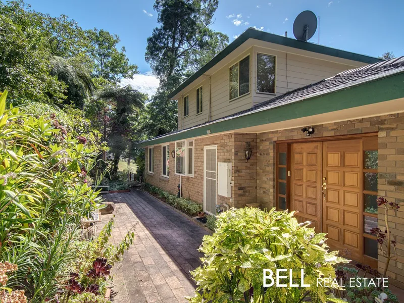 “Morningside” - Timeless Family Allure on Almost ¾ Acre