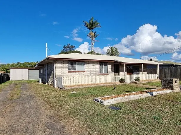 3 Bedroom Home Close to Shops