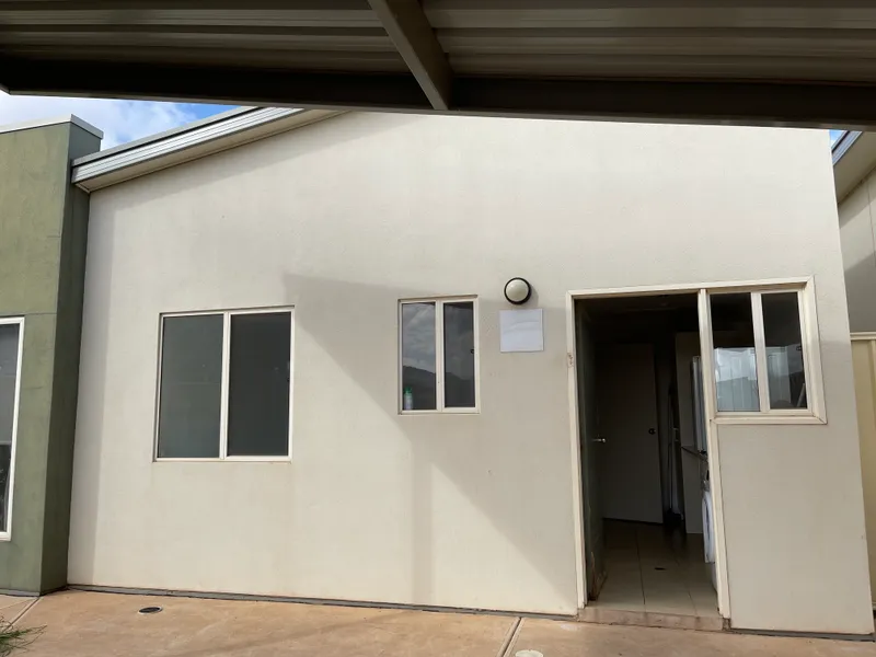 11 Barrie Robran Gate