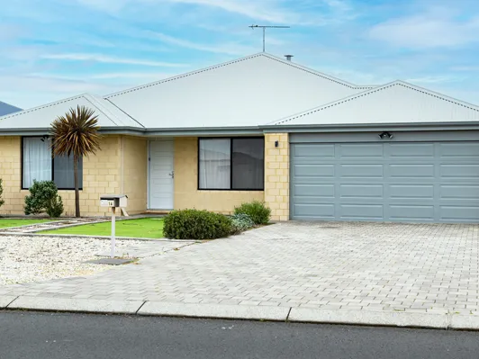 HOME IN DALYELLUP CLOSE TO SCHOOLS AND PARKS!!!