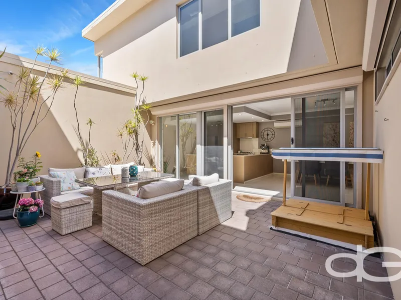 Modern and Spacious Rear Townhouse