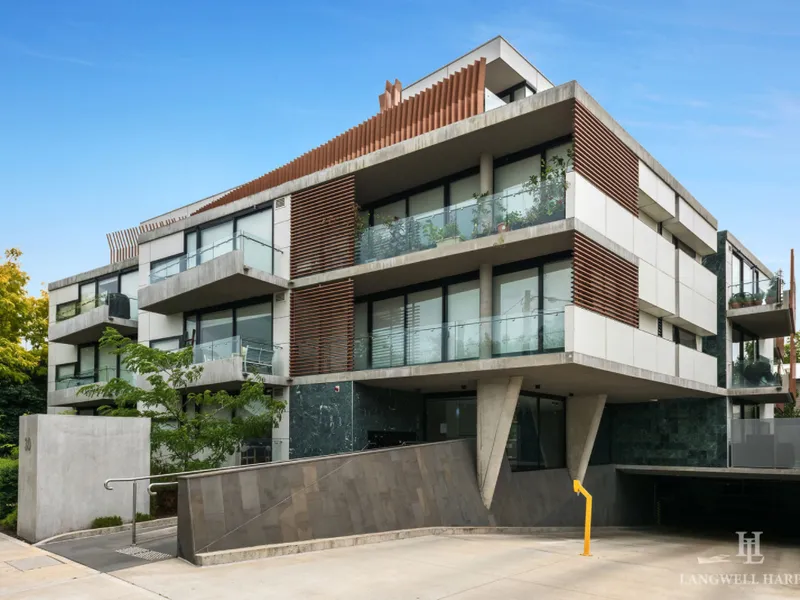 Contemporary Apartment In A Superb Location