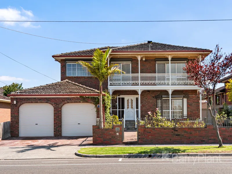 The 'KING JAMES' of Dandenong! – PALATIAL STYLE LIVING in the HEART OF TOWN!