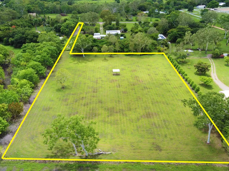 This block offers a lifestyle rarely found in Alligator Creek