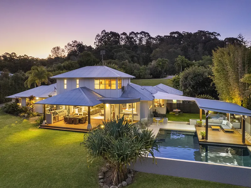 Stunning Family Home - A Resort Oasis, 15 Minutes to Noosa!