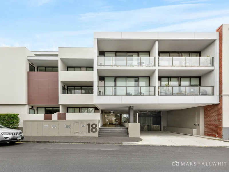 Contemporary Bay Street Tranquility