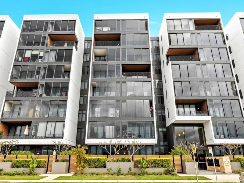 Regatta - Designer one bedroom timber floor winter garden apartment