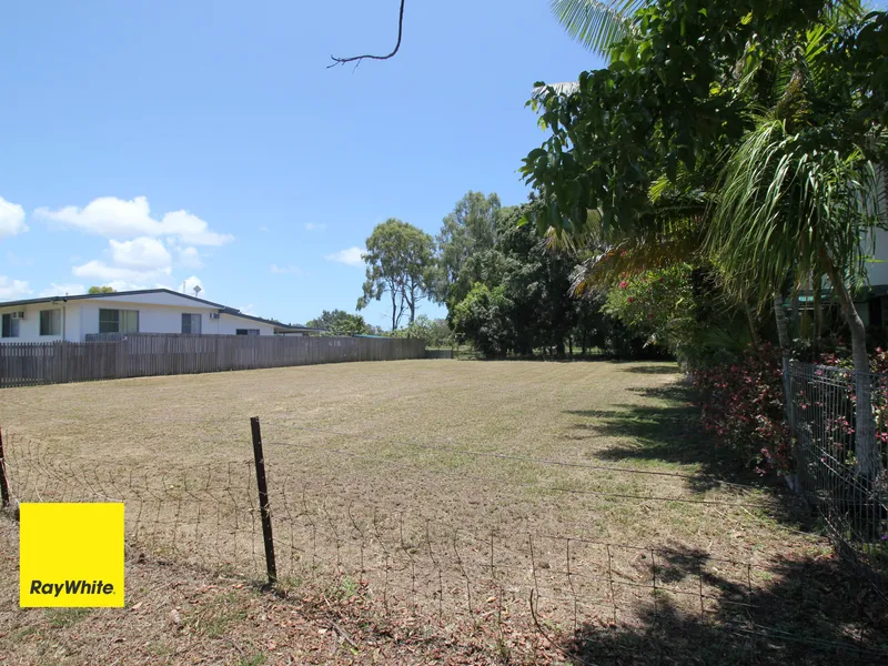 500m walk to beach.... perfect allotment for your new home.