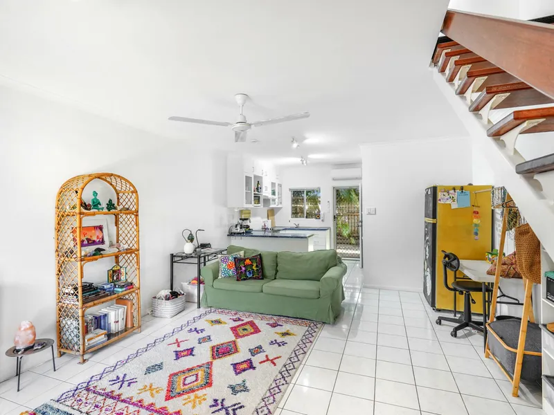 Low Body Corporate, Walking Distance to Beach, Freshly Painted