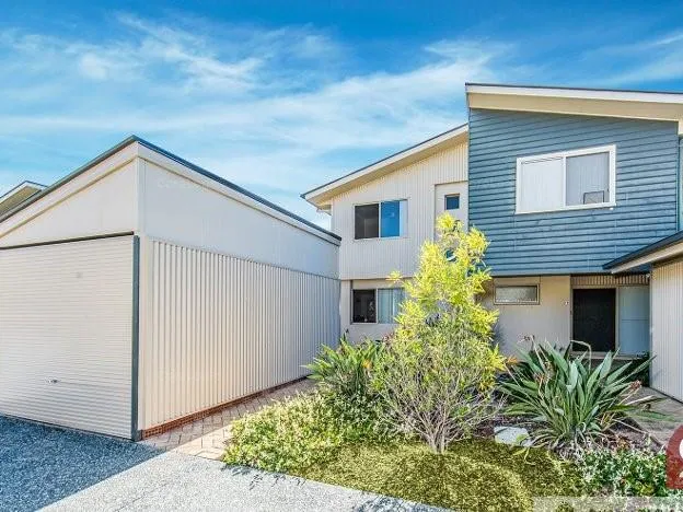 Fabulous Townhouse Close To The Beach!