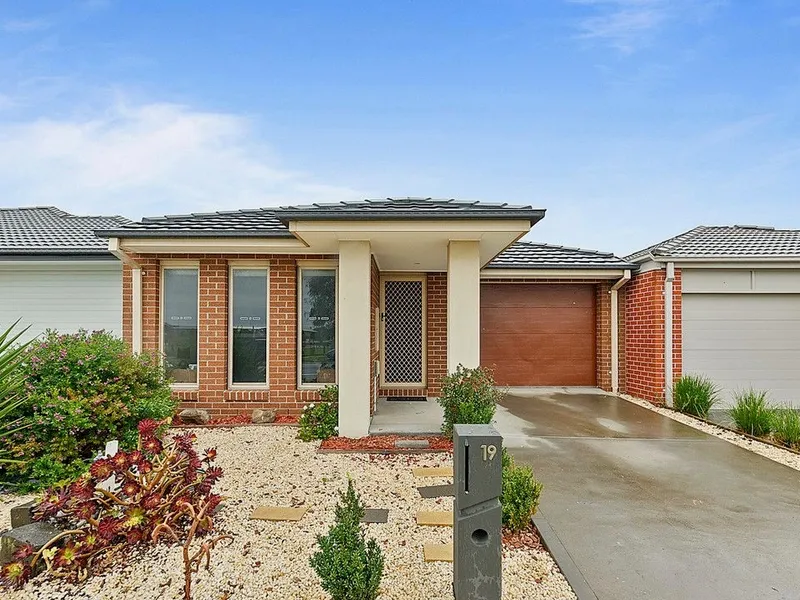 Lovely three bedroom home opposite park!