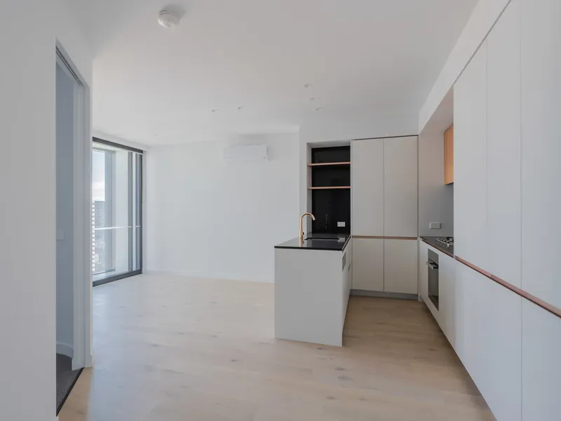 1 Bedroom apartment for lease + Larger space ! Aurora Melbourne Central