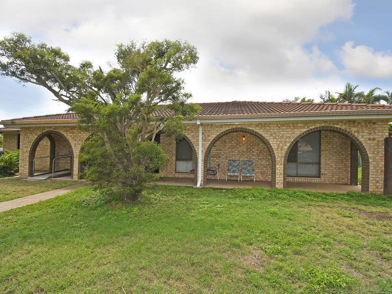 WALK TO THE COAST, QUIET SOUGHT AFTER POSITION, CORNER 614 SQM BLOCK, DOUBLE INTERNAL AUTO GARAGE, OPEN PLAN LIVING, SEPARATE WC, AIR CONDITIONING.