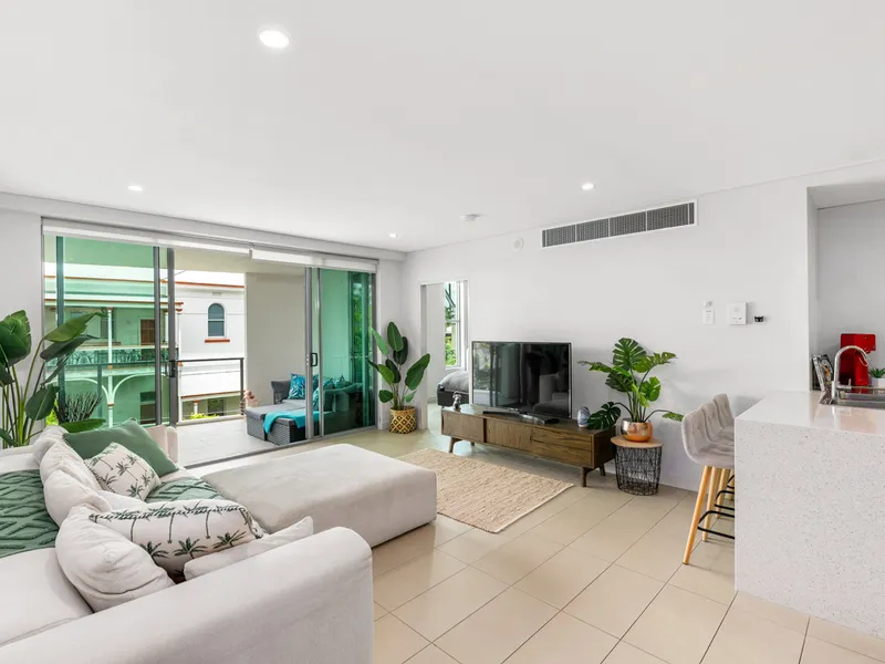 Two-bedroom apartment in prestigious Promontory at Yungaba complex