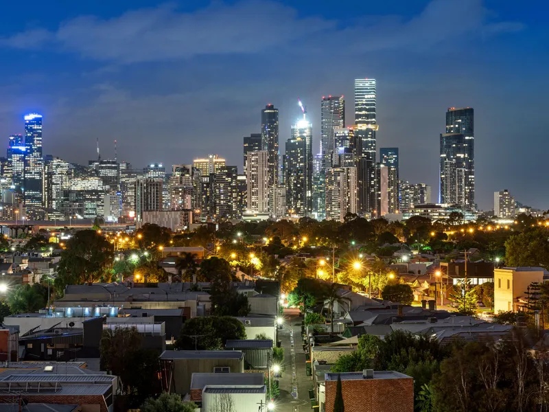 ONE BEDROOM PLUS STUDY APARTMENT WITH STUNNING CBD VIEWS!
