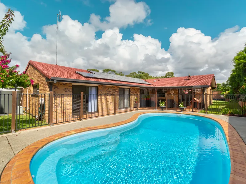 Fantastic Family Home with Pool in Central Robina Location!
