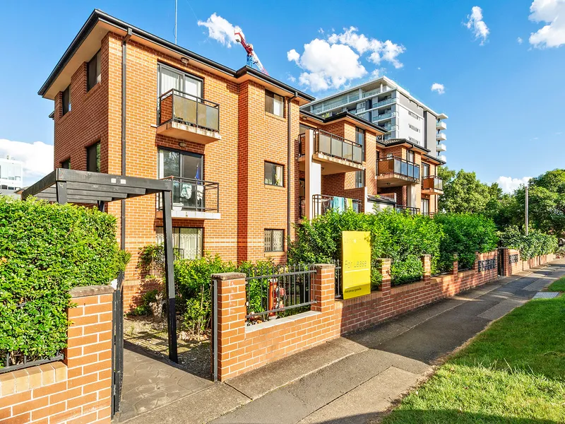 Revamped top-floor apartment in a prime locale
