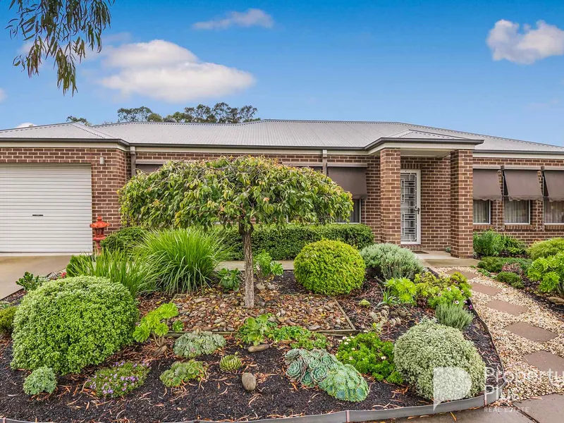 Easy living, low maintenance townhouse