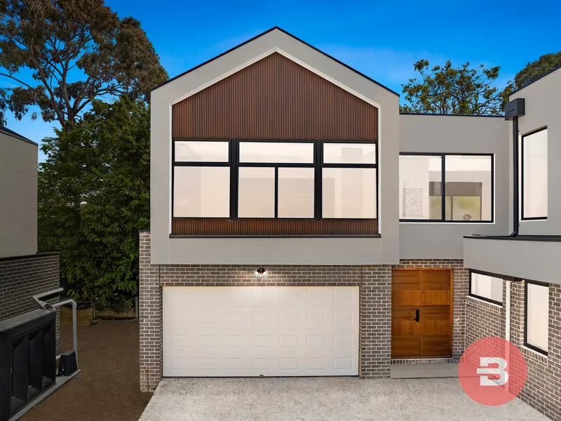 CAPTIVATING LUXURY, CONVENIENT LOCALE