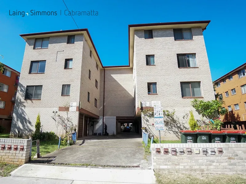 FULLY RENOVATED UNIT CLOSE TO ALL AMENITIES