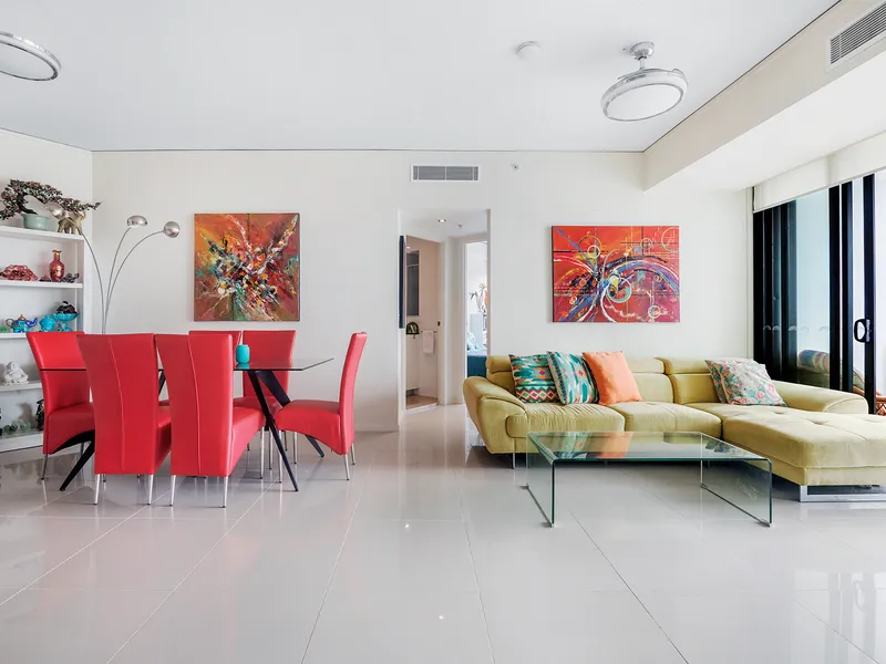 Stunning Bright Apartment!