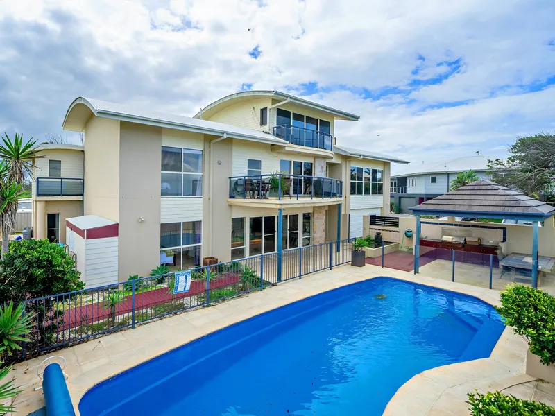 BEACHSIDE LIVING AT IT'S FINEST