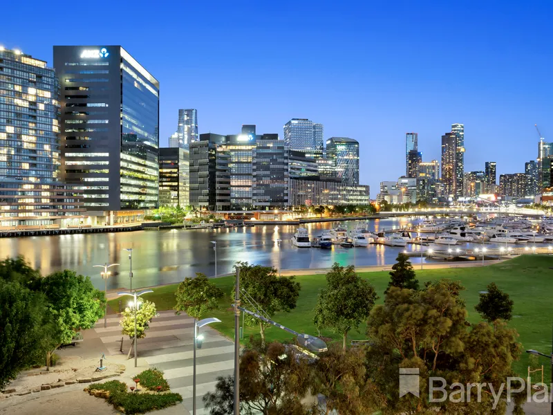 A Great City & Water View Residence.